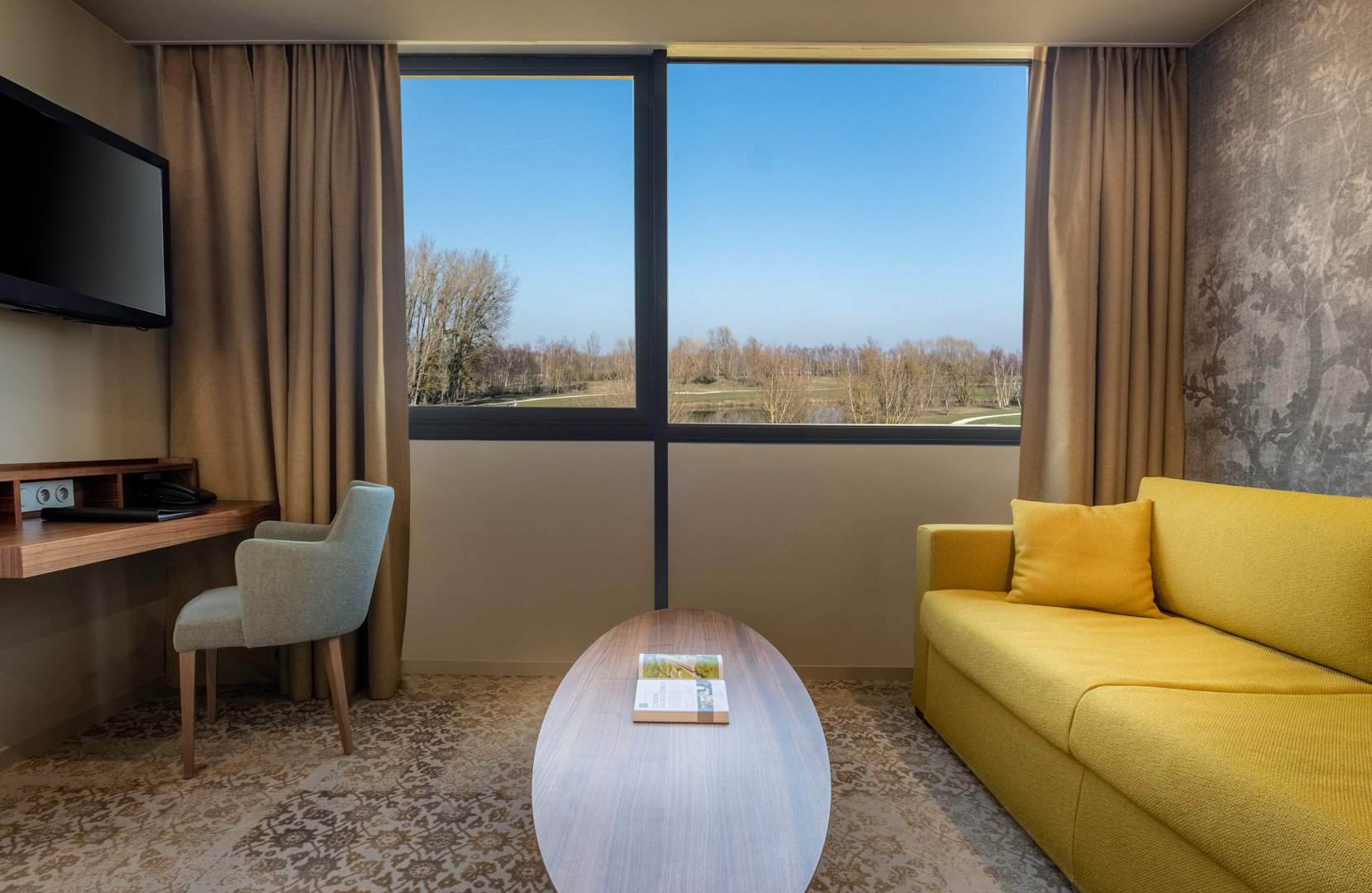 Salon_Suite_Junior_Twin_