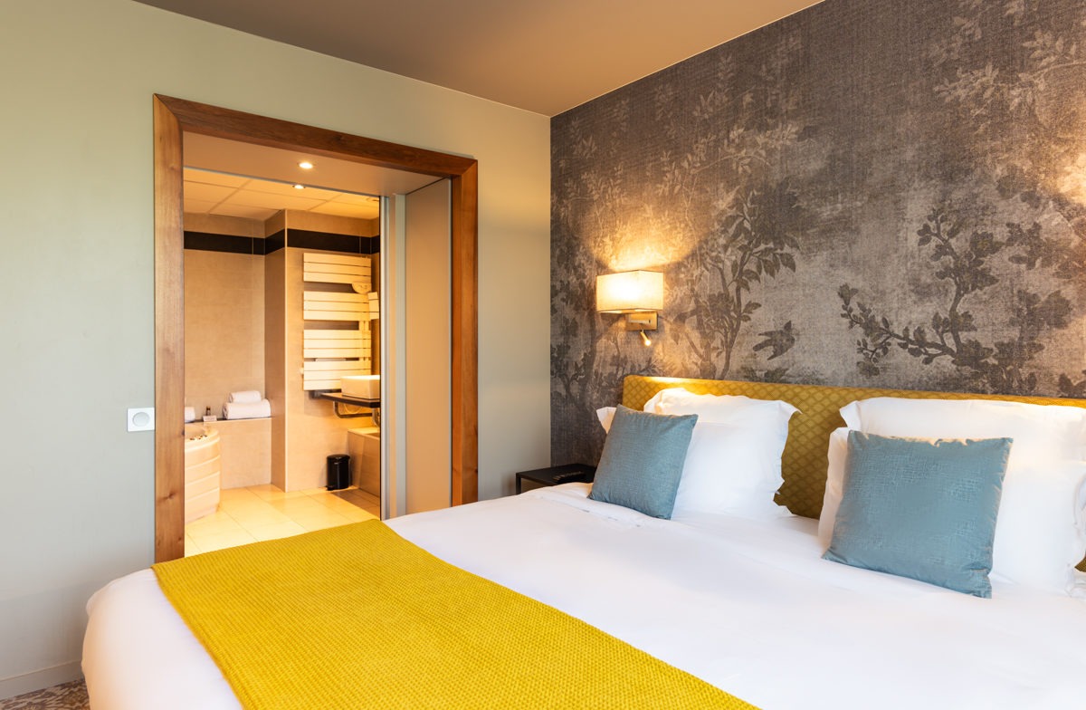 Rooms and Suites